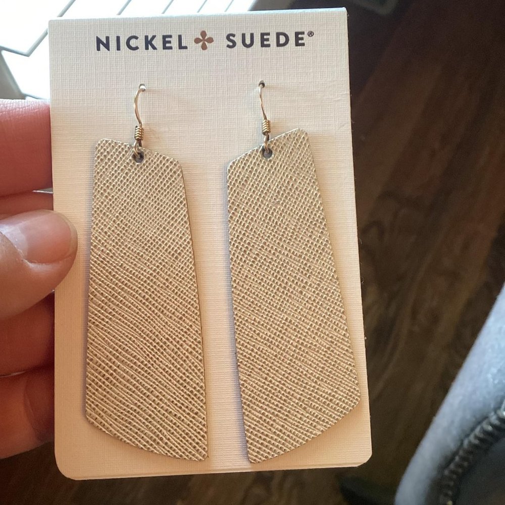 Nickel & Suede - Vanilla Shimmer Gems - Excellent Condition